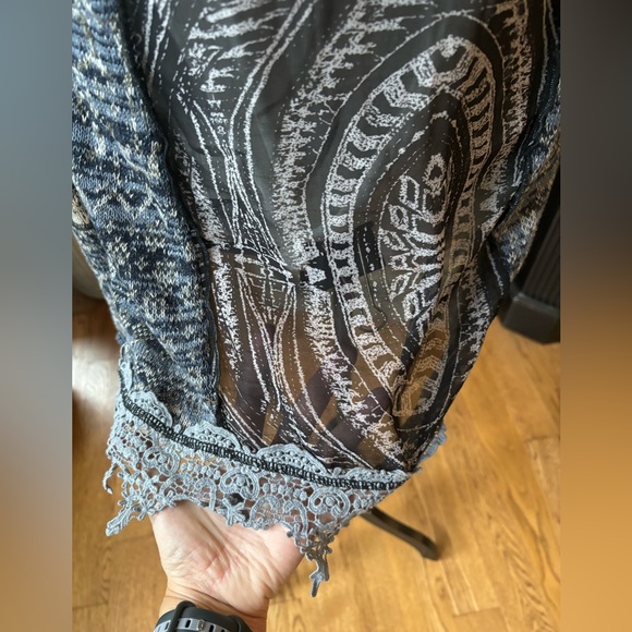 BKE gimmicks open blue and tan cardigan - Picture 5 of 8